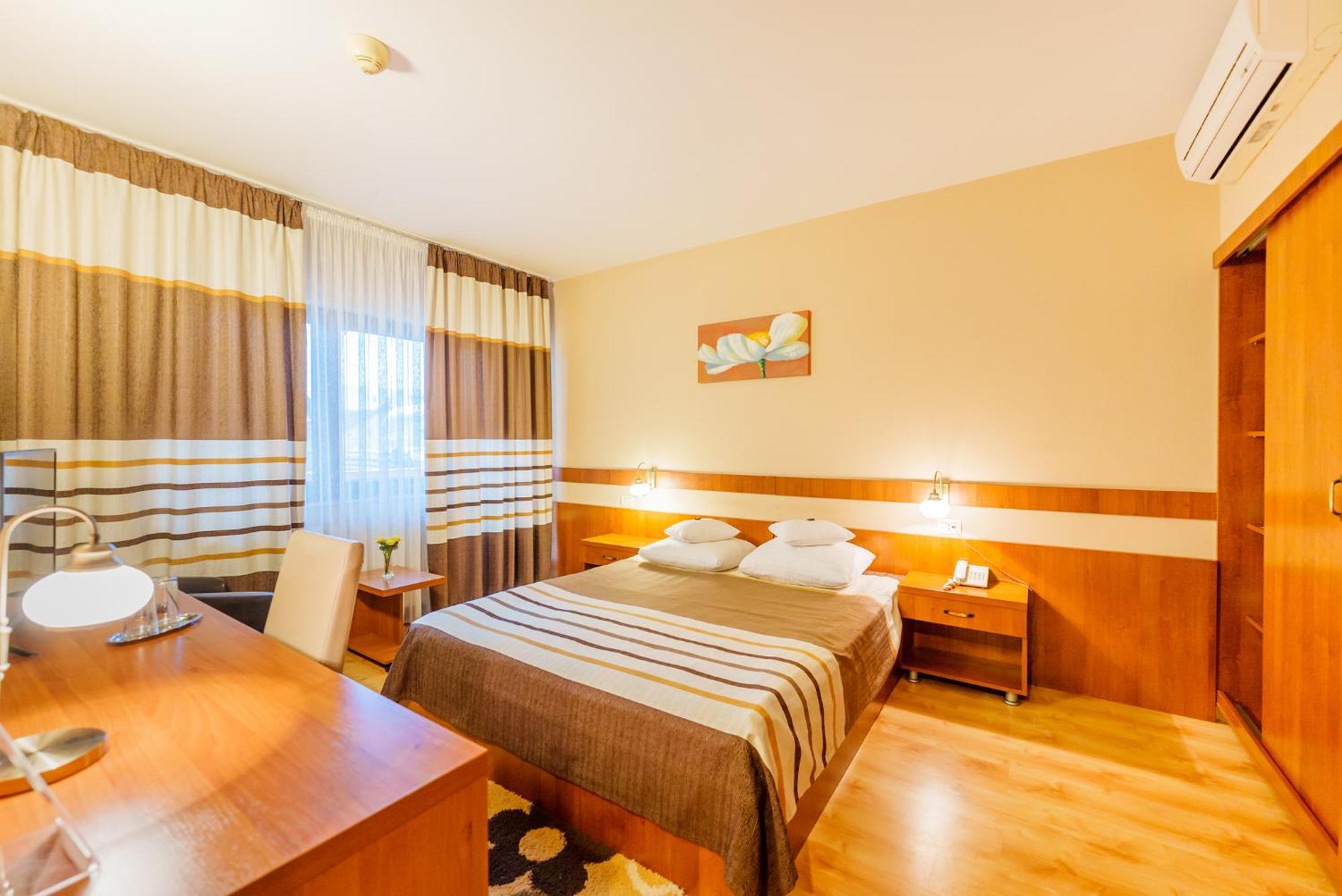 Hotel Crisana Arad Exterior photo